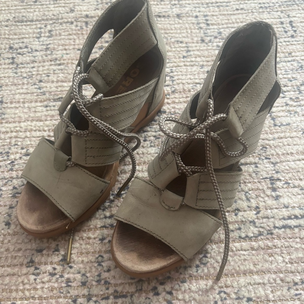 Sorel Joanie Olive Lace-Up Open-Toe Boots